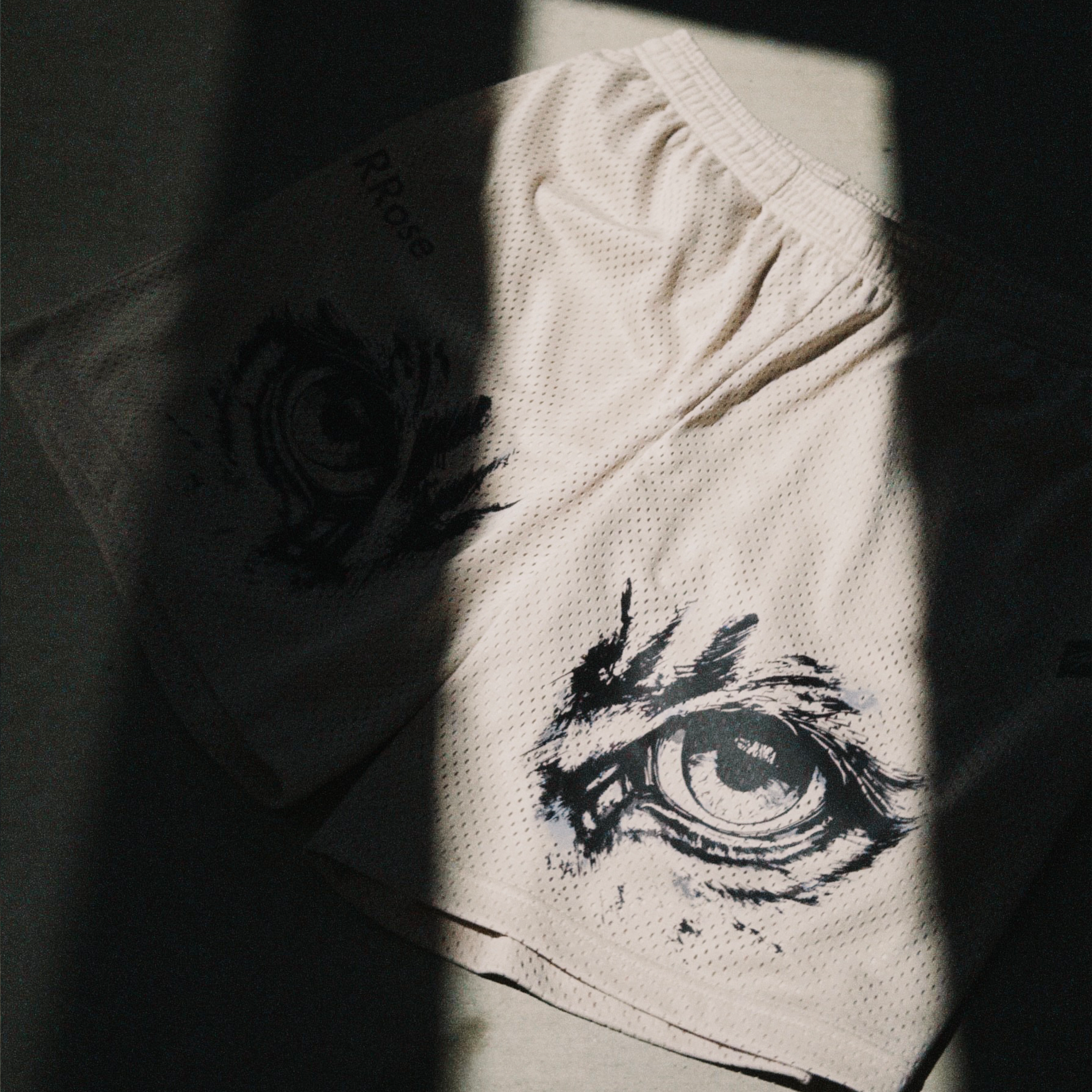 EYE OF THE TIGER HEAVYWEIGHT MESH SHORTS - (LIGHT TAN)